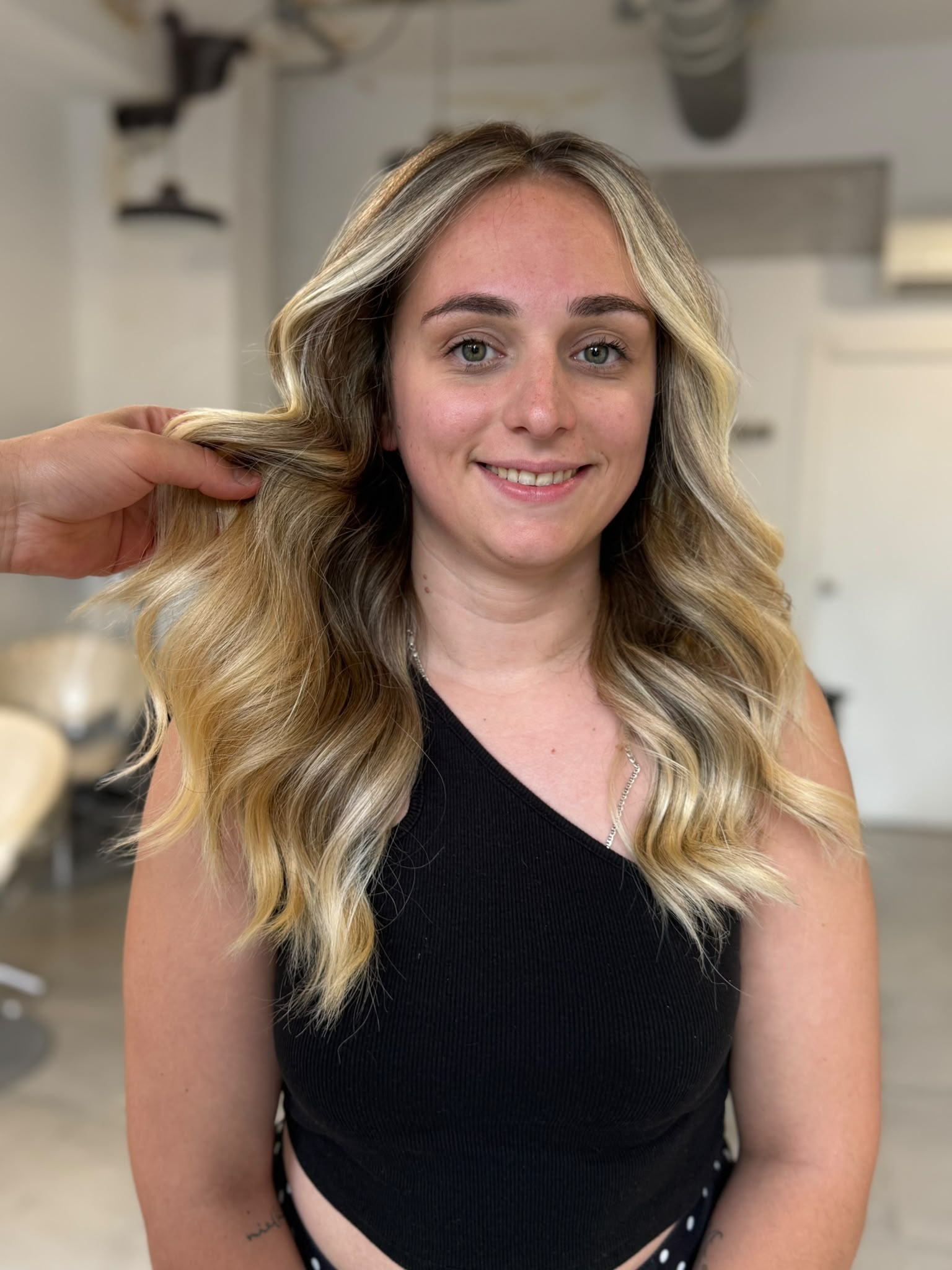 Rubio con ondas naturales